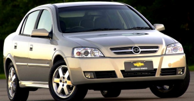 consumo de Astra Sedan 2011 