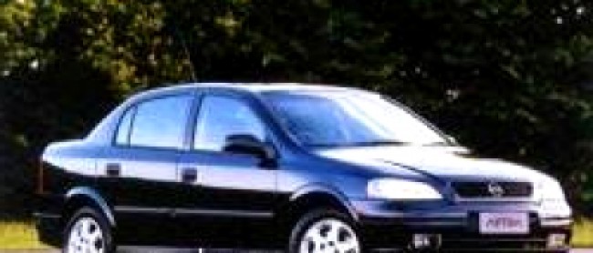 consumo de Astra Sedan 2000 