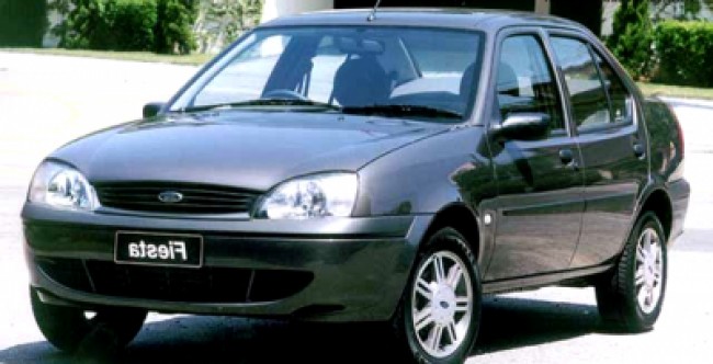 consumo de Fiesta Sedan 2002 